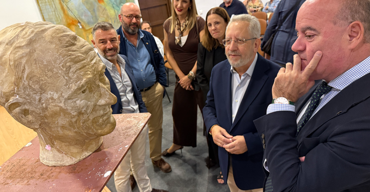 La Academia de Antequera presenta un libro y un busto en memoria de Antonio Parejo