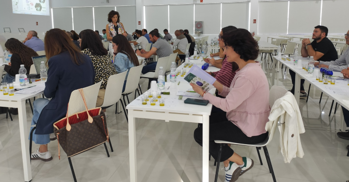 Dcoop reúne en Antequera a trabajadores de almazaras para mejorar el aceite