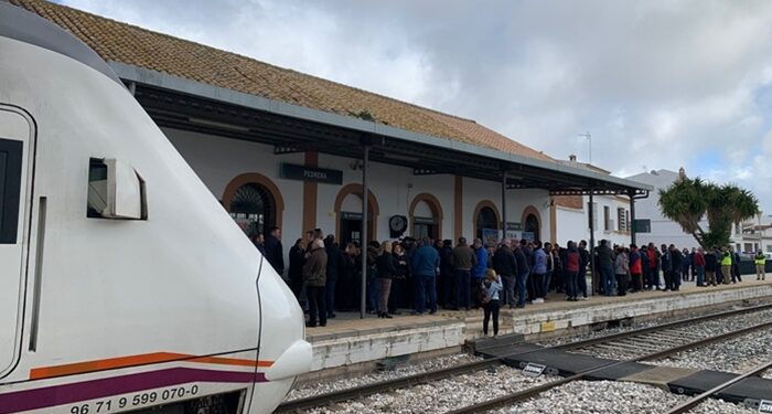 La estación de Pedrera podría recuperar su vestíbulo antes de Navidad