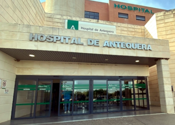 Un menor resulta herido tras precipitarse desde una vivienda en Antequera