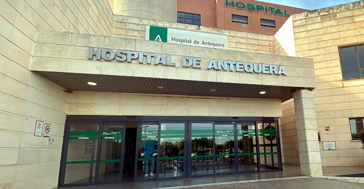 Un menor resulta herido tras precipitarse desde una vivienda en Antequera