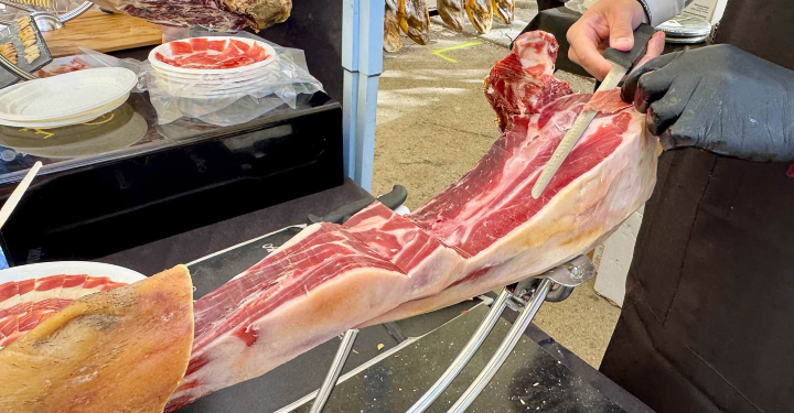La Feria del Jamón regresa a Campillos tras su récord de asistencia en 2025