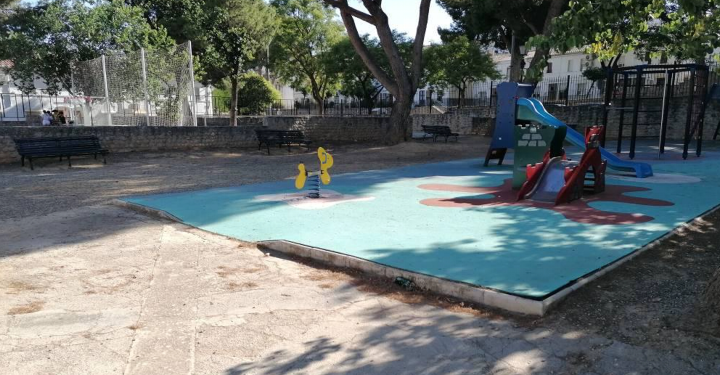El parque infantil de Los Remedios estrenará juegos y pavimento en Antequera